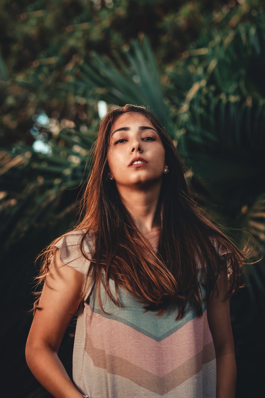 woman wearing a t shirt